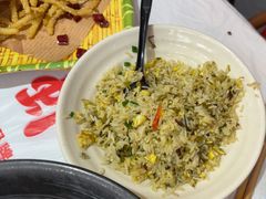 -肥肥虾庄·金牌油焖大虾(汉口城市广场店)