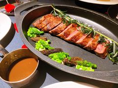 炭火炙烤M9和牛西冷-wann lounge 低温慢煮牛排·清吧