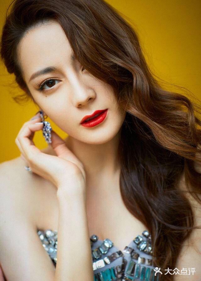 世纪难题:古力娜扎和迪丽热巴谁更美?