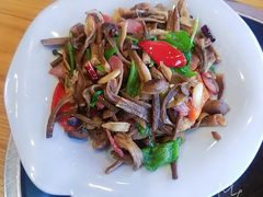 鹿茸菌炒腊肉-妈妈的味道(和顺古镇店)