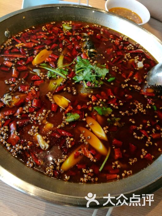 味绝美蛙鱼头火锅(新佳丽时尚广场店)红汤图片 - 第1张