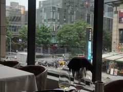 -斯普汇生蚝牛排馆(中骏世界城店)