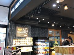 面包甜点陈列柜-皇家美孚·蛋糕外送(东部佳世客店)