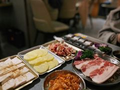 -围炉肉舍•炭烤活鳗•丹东海鲜烤肉(步行街店)