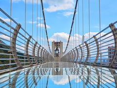 -客天下恐龙水晶玻璃桥