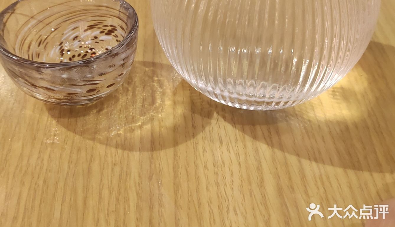 孤寒对影酒贪杯，如痴如醉如日料