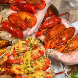 南通人进！龙虾王五个人消费1000+是啥水平