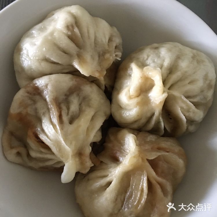 吃到了小时候西四包子铺的味道，包子皮还是那么薄