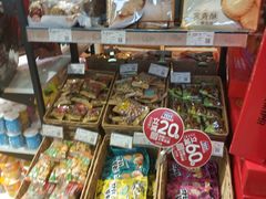 零售区-来伊份(上海市静安区万航渡路889广场店)