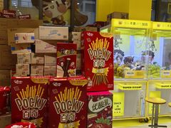 -咻啵翔翔零食基地(万达广场店)