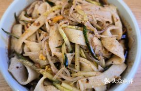 Xuzhou Stir-Fried Chicken with Rolled Noodles