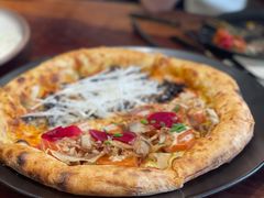 白酱三文鱼梅干菜双拼披萨-O'mills Sourdough Bakery&Bistro(永嘉路店)