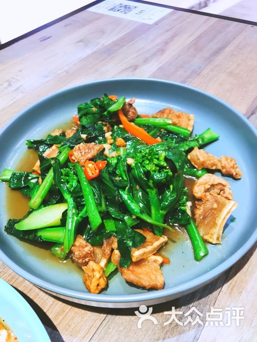 thonglor通罗(鲁能城店)芥兰炒烧肉图片 - 第1张