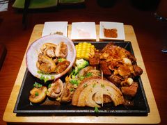 铁板黑椒雪花牛里脊配黄油煎时蔬-鳗鱼家·深夜食堂(军博店)
