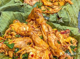 南门口必吃!排队300桌的香辣鸡现撕现拌打包