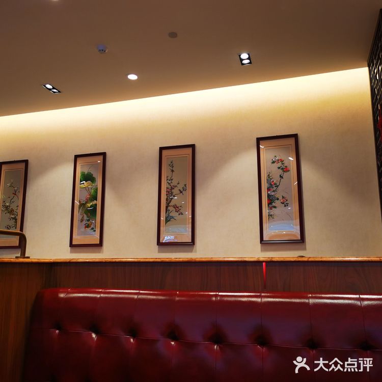 酒家还是很广式的，粥和干炒牛河都很正点