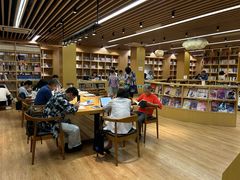 -漕河泾街道图书馆(漕河泾社区文化活动中心店)