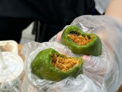艾叶咸蛋黄肉松青团-王家沙点心店(南京西路总店)