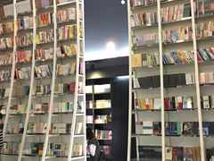 -钟书阁(松江泰晤士小镇店)