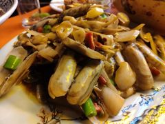 -洞庭洲·防空洞火锅·烧烤·铜锅涮肉(新百广场店)