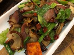 大脚菌炒腊肉-郑件洋芋饭庄