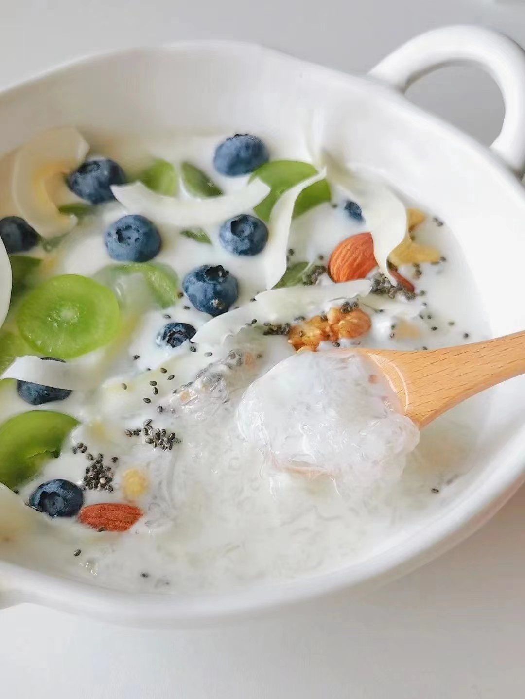 酸奶坚果水果捞燕窝