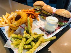 -The Habit Burger Grill 哈比特汉堡(复兴soho店)