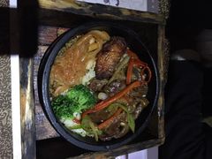 鸡翅牛肉石锅饭-名典咖啡语茶(茂源大厦店)