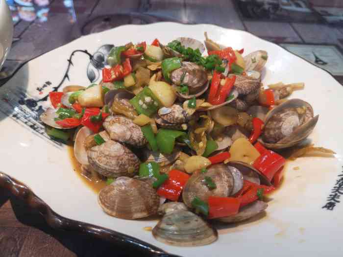 食馨小厨-"「特色土匪鸭」「金奖脆皮乳鸽」好吃呀[调.