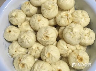 越看越饿，跟我爸顺口说了句我也想吃包子