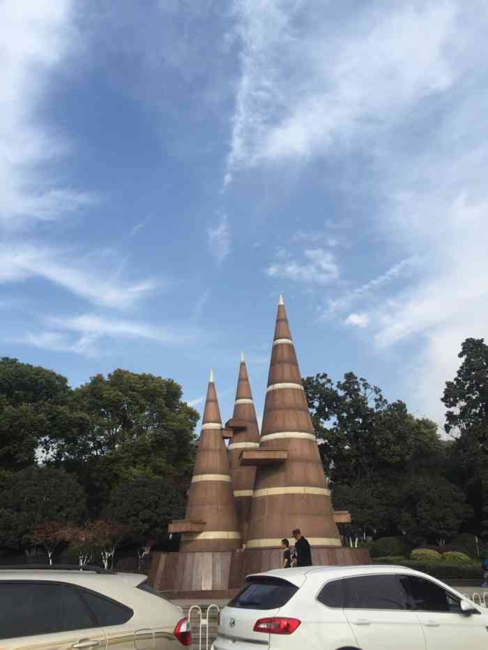 沿江一号mall-"这边很早就听说在修,也很早就听说开业了,.