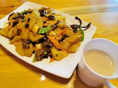 -敖特尔布里亚特美食坊(世纪花苑店)