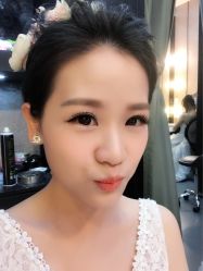 -现代经典婚纱摄影