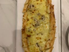 蘑菇奶酪皮塔-伊斯坦布尔土耳其清真咖啡餐厅