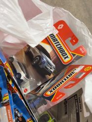 -逝水玩具折扣店