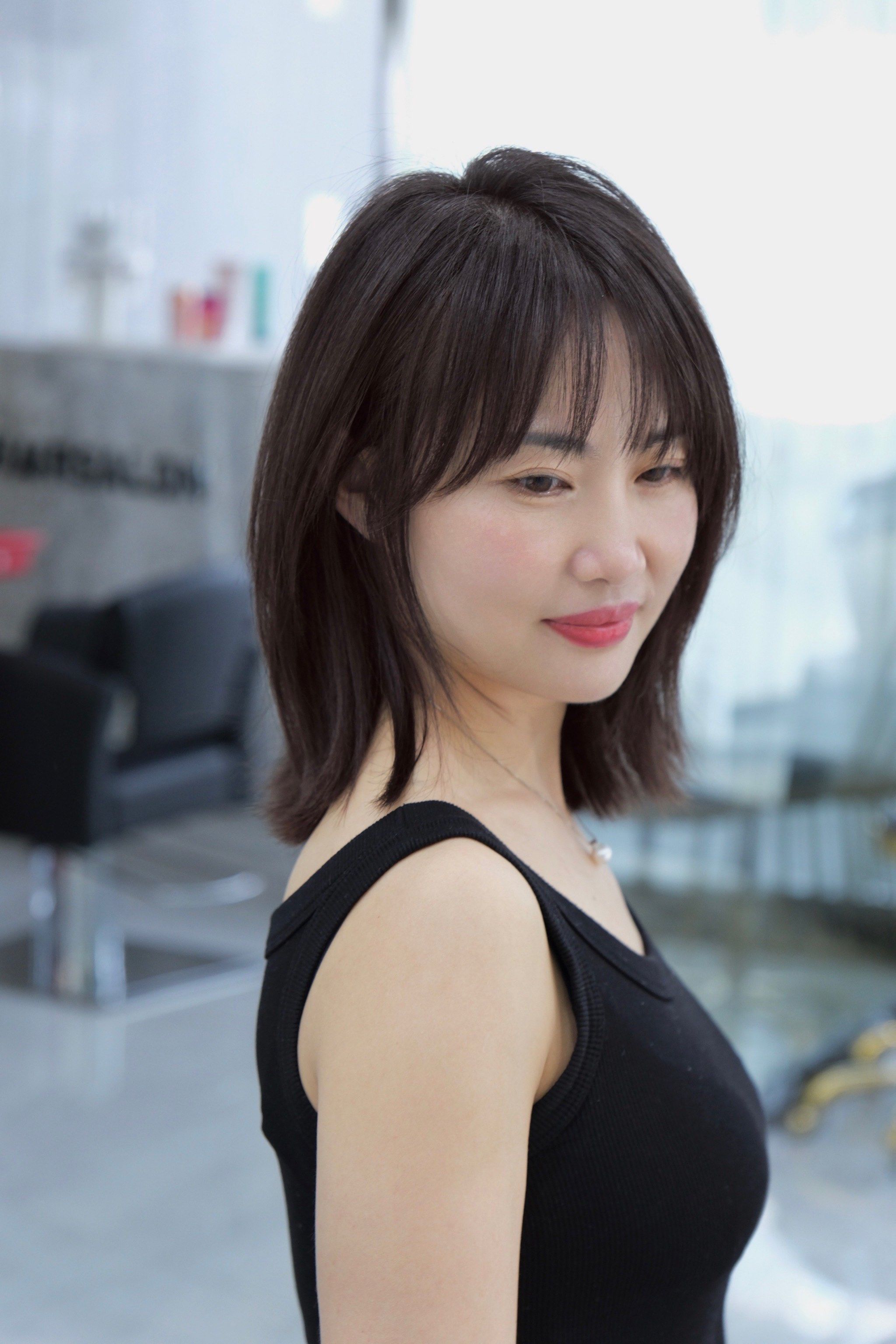 尤其是矮个子女生剪了这个发型会显高 显得身材修长