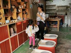 店里整整齐齐-不贰手作陶艺diy·烧玻璃·银饰团建(人民大学店)