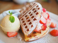 草莓松饼-ROAST coffee & eatery