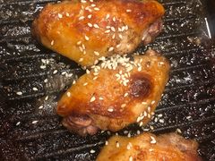 料理烤焦香翅中-老东镇啤酒屋海鲜加工·蒸汽海鲜·海鲜烧烤(台东店)