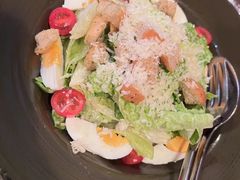 凯撒色拉配自制凯撒酱-SISTERS BAR RESTAURANT川意酒馆(嘉善老市H楼店)