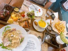 -Mark&Mars Restaurant