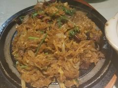 石板肥牛煎酸菜-巷子里小酒馆(西三道街店)