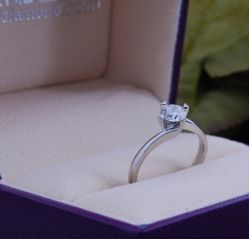 -威德钻石-克拉钻大本营(南京东路店)