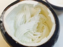 -志龙皇冠吃货椰子铺