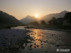 -燕子河大峡谷天坑仙境