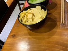 -炉小二铜锅牛蛙•川湘菜(三里屯店)