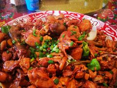 炒笨鸡-闯关东东北农家菜(崂山石老人店)