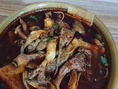 米线加豆皮加蘑菇-老字号杨坡红油米线腊汁肉夹馍(东四道巷店)