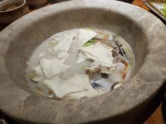 -滇香肴·云南菜蒸汽石锅鱼(云南北路店)