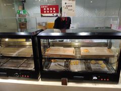 面包甜点陈列柜-阪尚皇·原切牛排·烤肉火锅自助(北京路店)